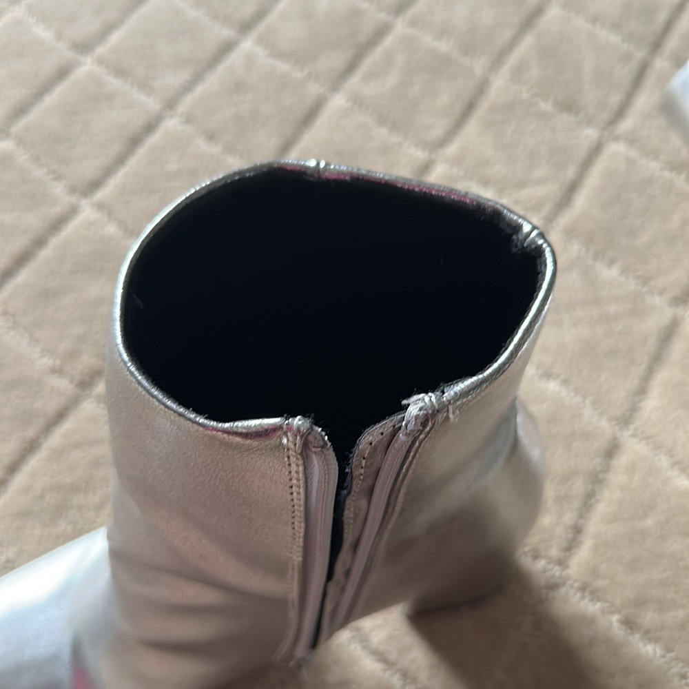 Boots - Picture 4 of 4